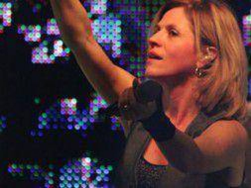 Show y esc�ndalo en Lan�s: Marcela Morelo pidi� seguridad y funcionarios le gritaron "puta y gorila"