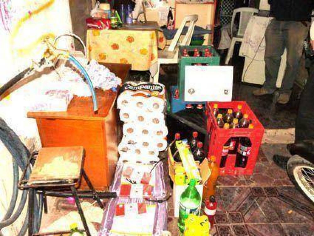 Ladrones ebrios detenidos  Tras desvalijar un dep�sito 