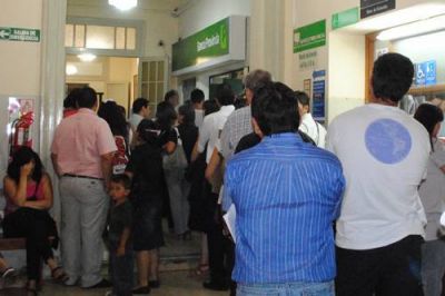 Esperas interminables en el banco de los tribunales nicole�os: quejas y malestar por atenci�n deficiente