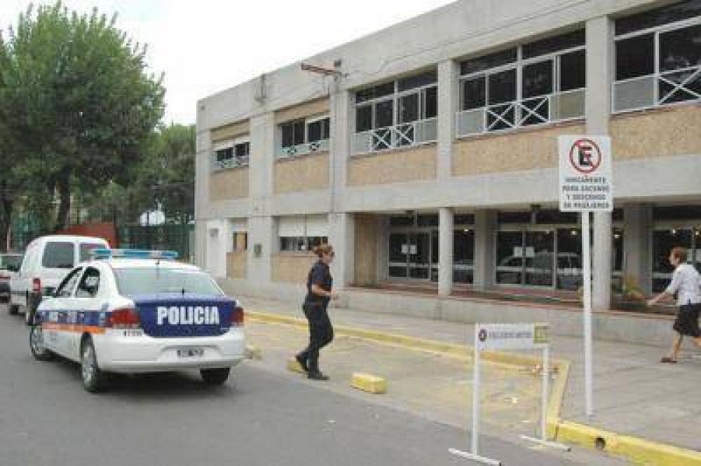 Robo y da�os en el restaurant del Club Jun�n