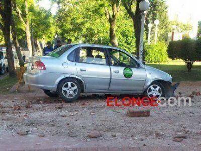 Joven que rob� el auto al padre, huy� a contramano y choc� fue indagado en libertad