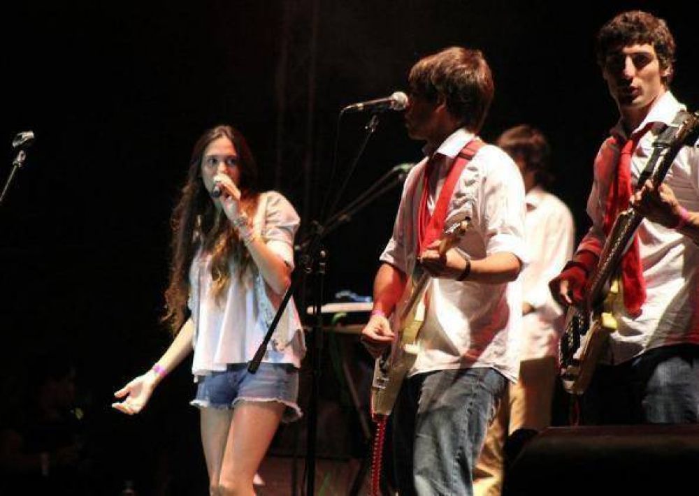 El �ltimo mega recital del a�o en Posadas cerr� con Agapornis