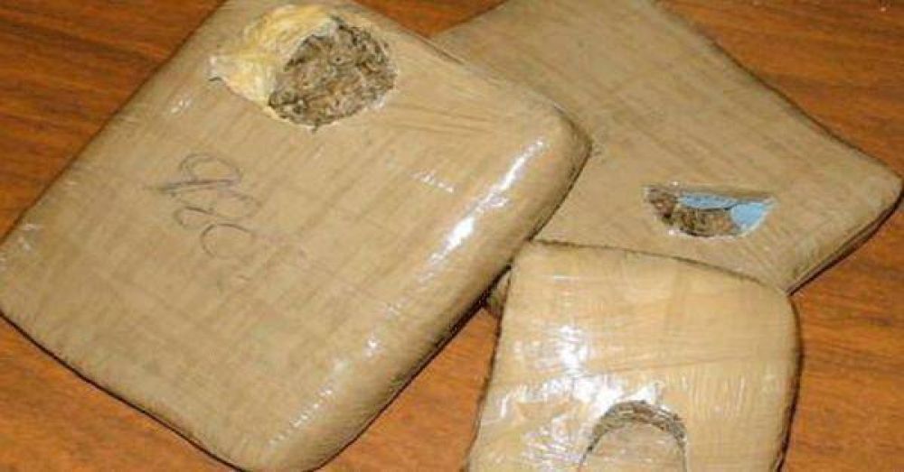 Hallan casi dos kilos de marihuana debajo de un puente a 3 km de Chepes