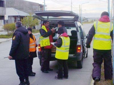 Conductora fue detenida tras chocar un m�vil en un control de alcoholemia