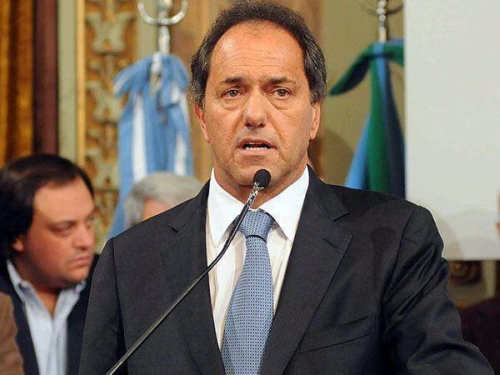 "No todo pasa por lo econ�mico, hay demandas de di�logo y respeto", dijo Scioli