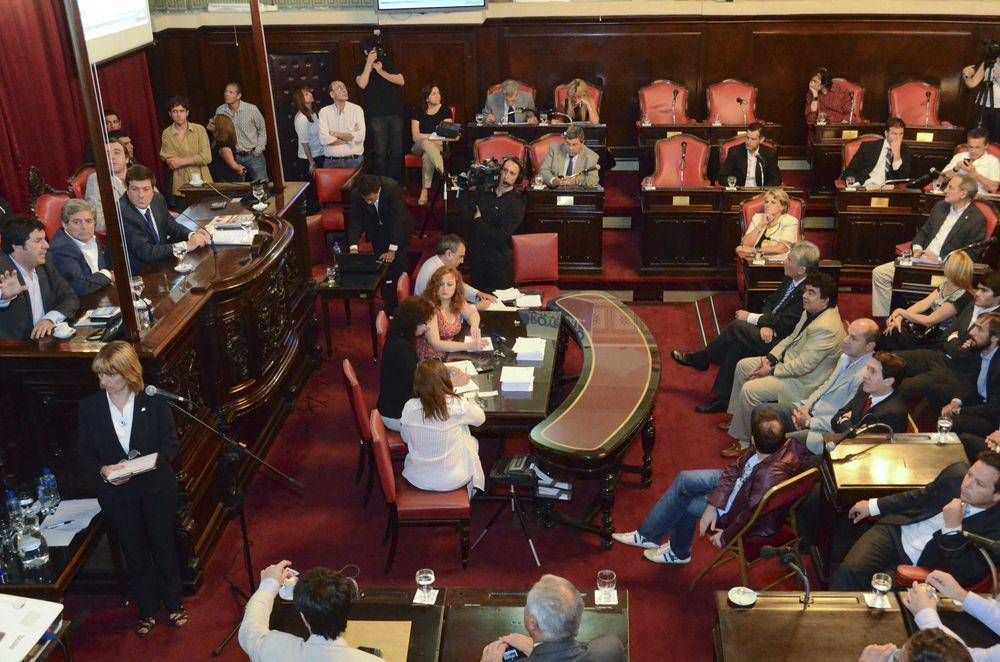 EL INTENDENTE DE LAN�S DAR�O D�AZ P�REZ ASISTI� A LA PRESENTACI�N DEL BALANCE LEGISLATIVO DEL A�O 