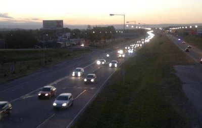 Gran flujo automovil�stico en autopista C�rdoba Carlos Paz