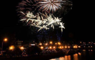 Carlos Paz recibi� el 2013 con un show de fuegos artifciales