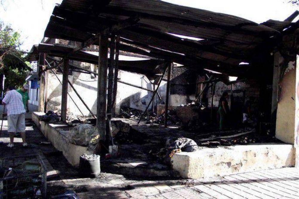 Al inicio de 2013 se incendi� el conocido carrito "Papito" Barloa y su due�o dice que fue intencional 