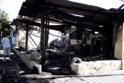 Al inicio de 2013 se incendi� el conocido carrito "Papito" Barloa y su due�o dice que fue intencional 