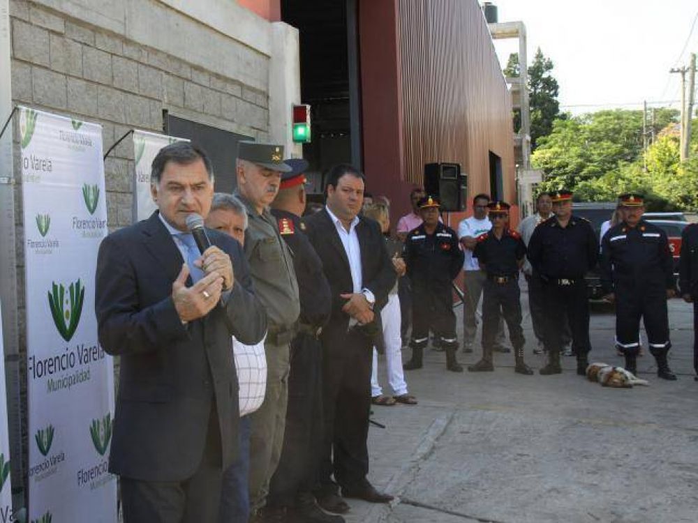 El intendente Pereyra junto a los Bomberos