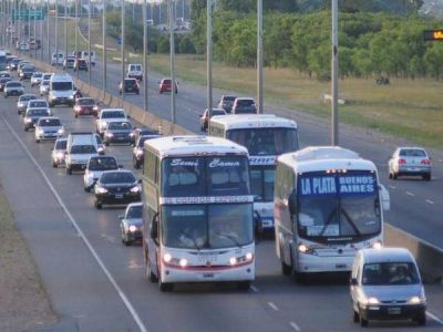Intenso regreso: circulan 2600 autos por hora en la ruta 2
