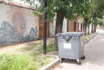 Instalan 200 contenedores de residuos en el barrio Varela 