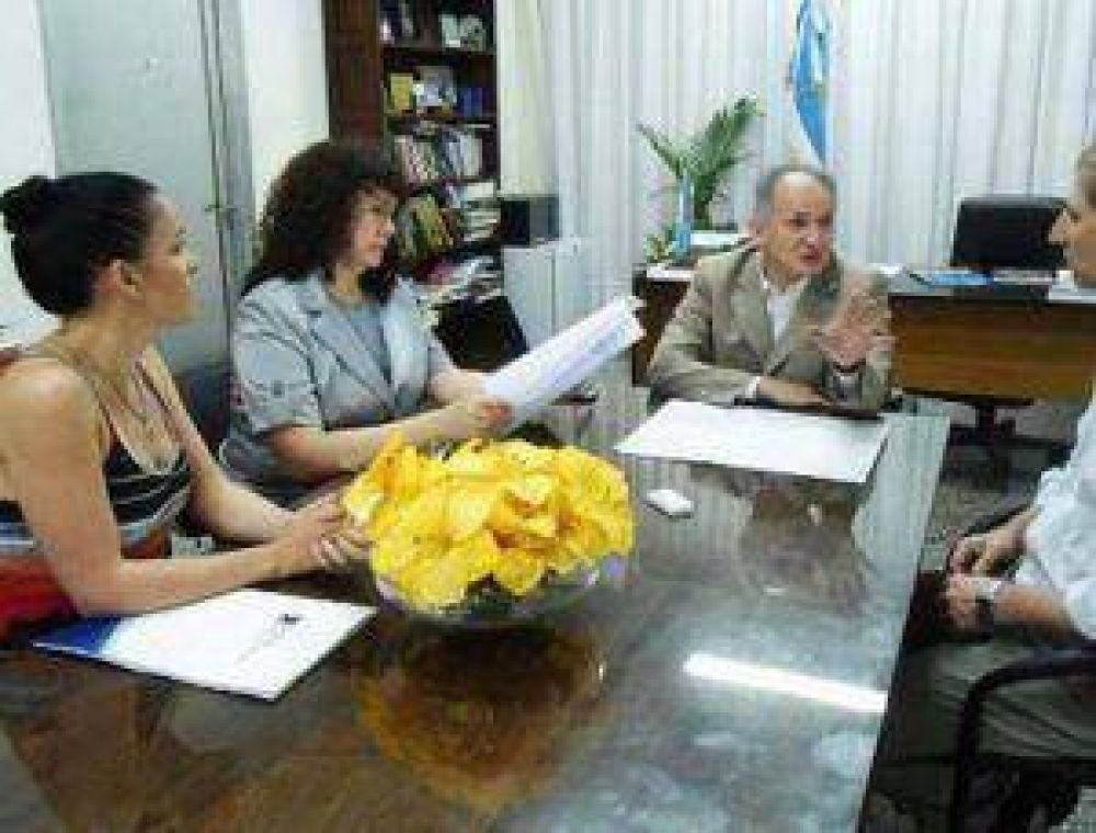 Con el Ministerio de Educaci�n