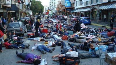 �Un a�o de traici�n, un a�o de lucha popular� 