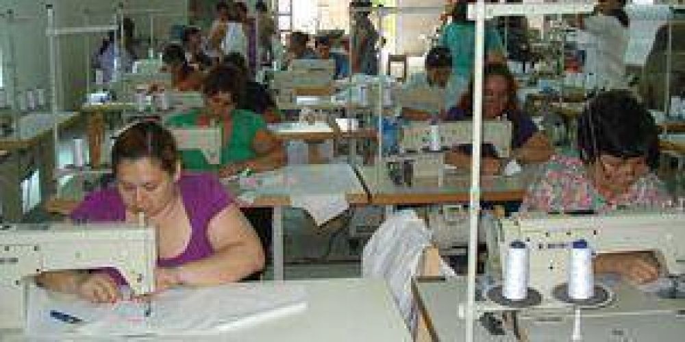 El FONTEX confeccion� 59 mil guardapolvos