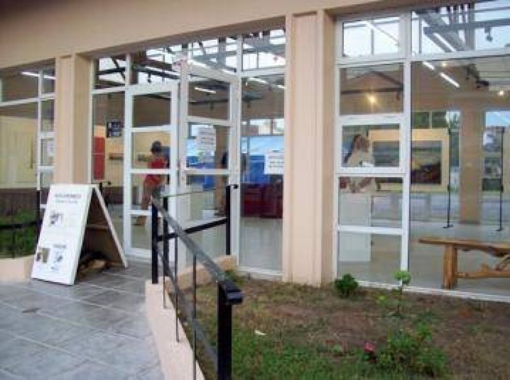 Qued� inaugurada anoche la muestra "Claromec� Expone"