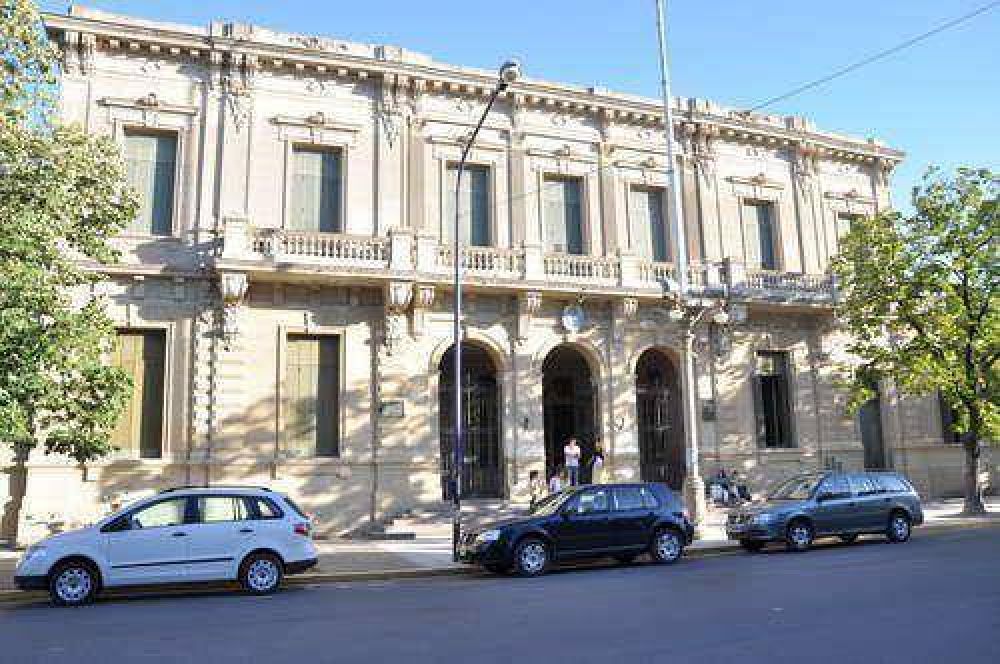 "FORMAR DOCENTES CONTRIBUYE A SENTAR LAS BASES DE UN FUTURO EDUCATIVO PARA NUESTRA COMUNIDAD"