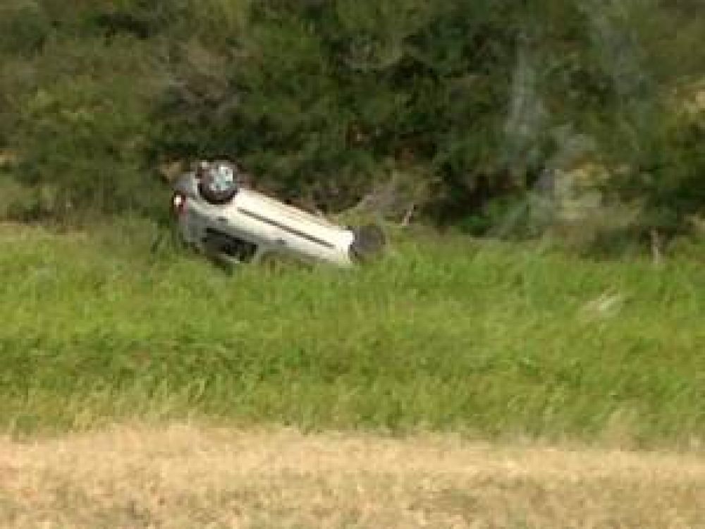 Una auxiliar de polic�a herida en un vuelco en la ruta 146