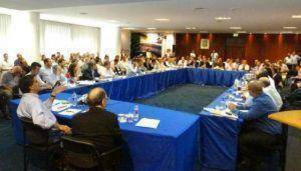 El gobierno ajustar� la gesti�n: no quiere colas en los hospitales ni alto ausentismo de docentes