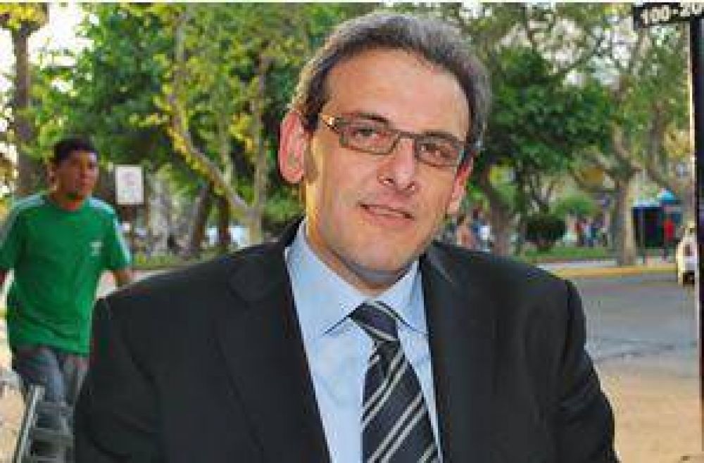 Hugo Dom�nguez: �La UCR tiene que encabezar un frente opositor�