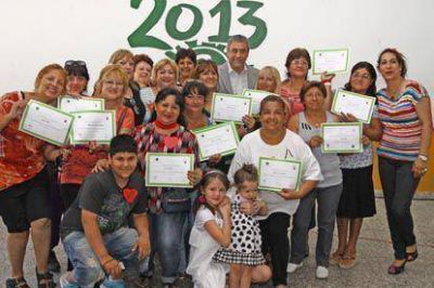 Ferraresi estuvo presente en el encuentro de fin de a�o de Manzaneras y Co-Madres