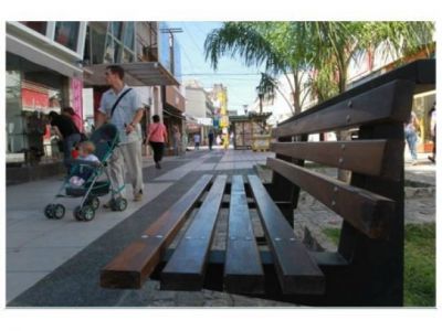 Nuevo mobiliario en Peatonal