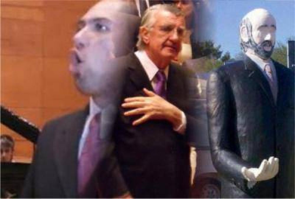 El himno de Gioja "casi" m�s rid�culo que la estatua de Gildo Insfr�n. La diferencia: Gioja pidi� disculpas e investiga a sus funcionarios