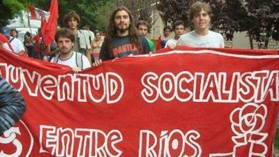 Los j�venes socialistas acampan con Binner en Entre R�os