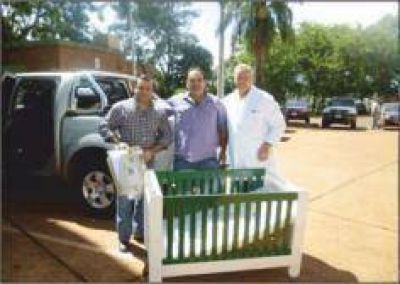 Entregaron cunas y ajuar de reci�n nacido al primer beb� de Posadas y de Eldorado