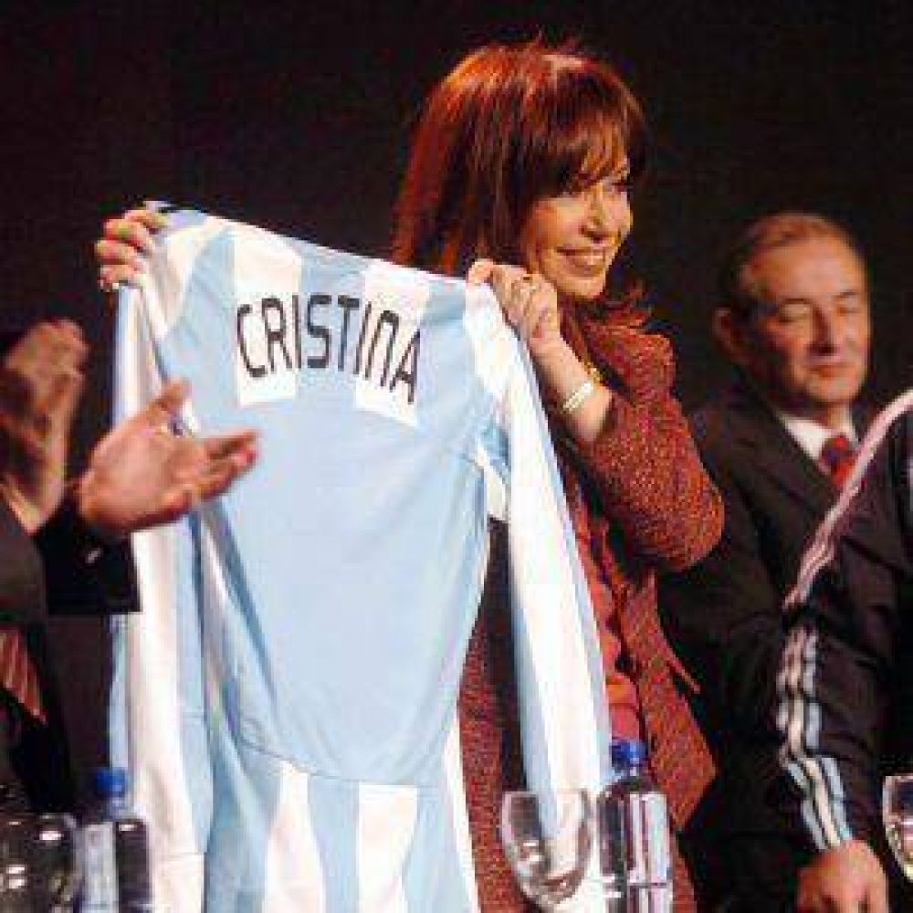 Apuntan a Cristina por los barrabravas