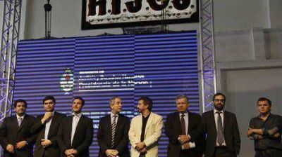 Piden la renuncia de Alak por su asado y brindis en la ESMA