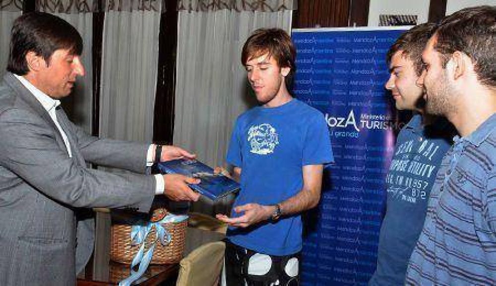 Mendoza agasaj� a sus primeros visitantes  