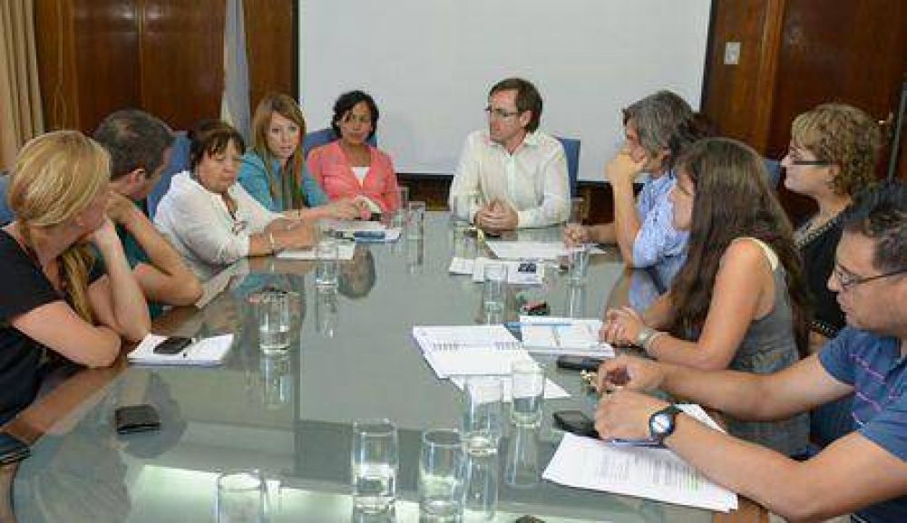 El Gobierno junto a organizaciones acordaron acciones para las personas en situaci�n de calle  