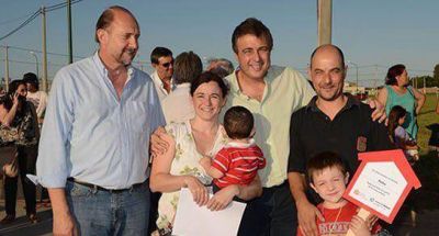 Entregaron los primeros lotes del 2013 