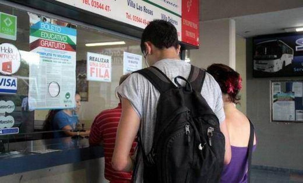 Tironeos entre De la Sota y Mestre por subas en el Boleto Educativo Gratuito  