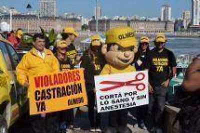 Alfredo Olmedo en Mar del Plata: "Castraci�n a los violadores ya!"