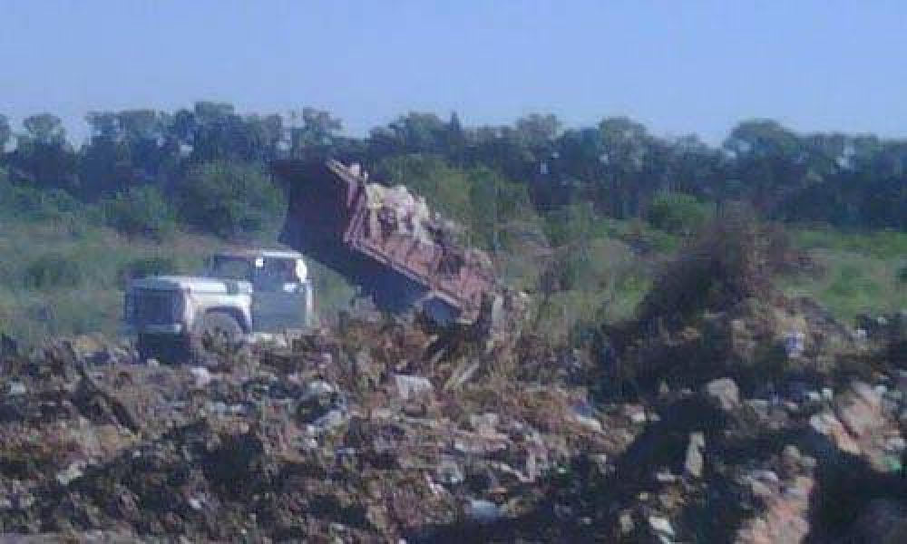 Denuncian que sigue funcionando un basural que afecta a Derqui