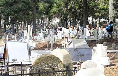 Asaltan a una mujer y a su pap� en el cementerio y efect�an disparos intimidatorios 