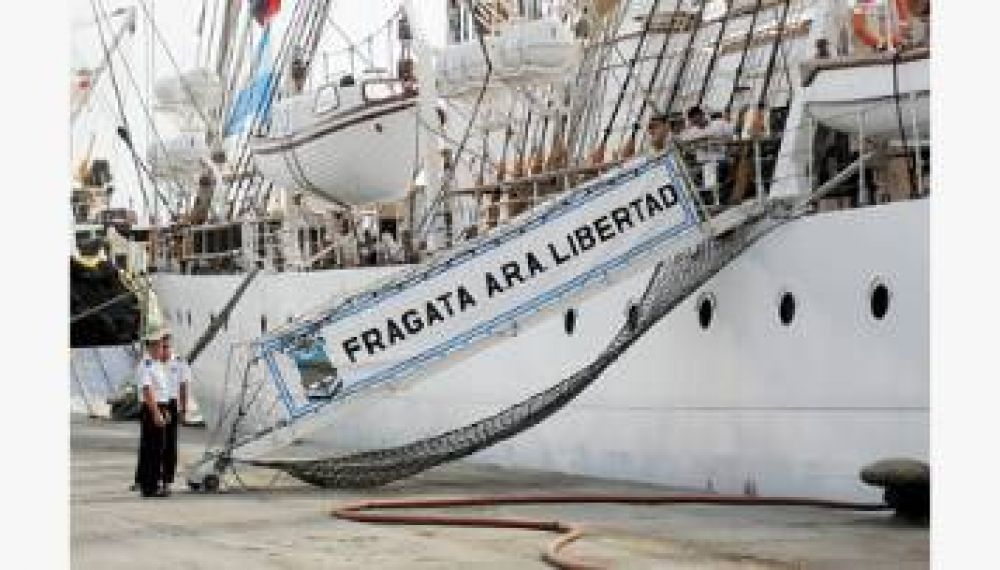 Fragata: tienen que dragar el puerto de Mar del Plata