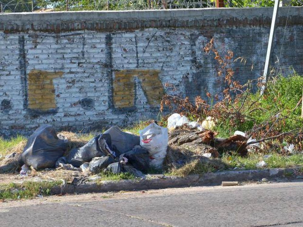 Piden que retiren basura acumulada