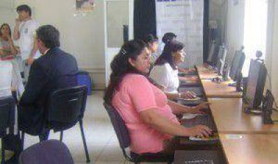 El gobierno proyecta m�s de medio centenar de N�cleos de Acceso al Conocimiento Tecnol�gico