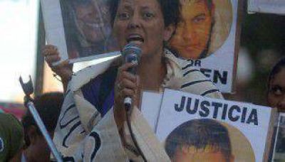Por el caso Carballo, pol�c�as a servicio pasivo