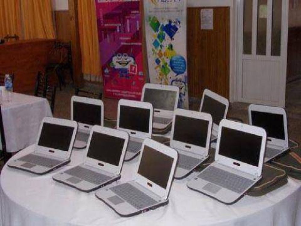 Entregaron diplomas del programa Pibes con Abuelos