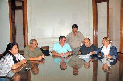 Los trabajadores municipales acordaron con el Ejecutivo un aumento del 26 por ciento