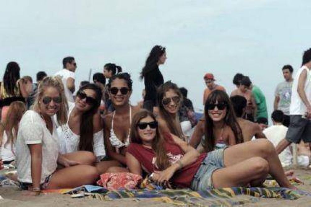 �Lleg� el verano! Por primera vez en el a�o, los turistas disfrutaron de la playa marplatense