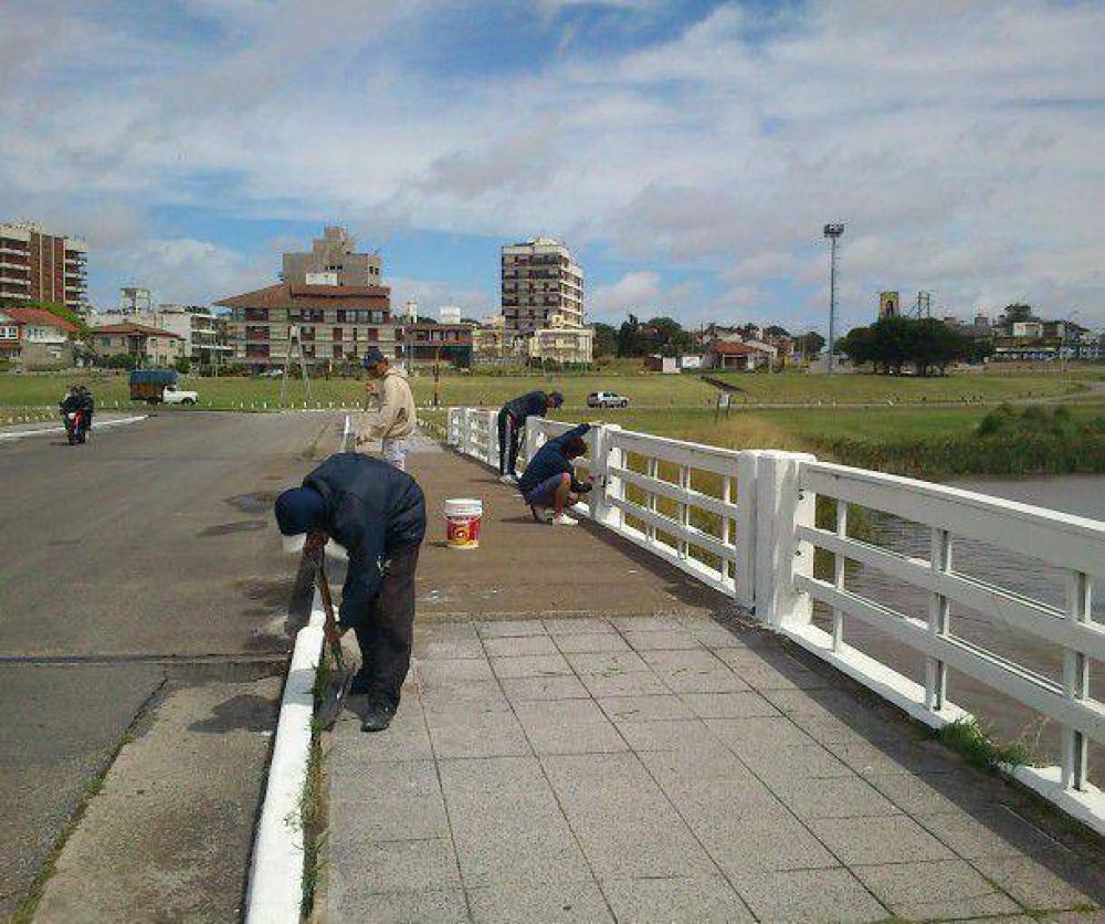 Ponen en condiciones los puentes peatonales de Mogotes
