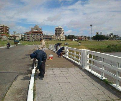 Ponen en condiciones los puentes peatonales de Mogotes