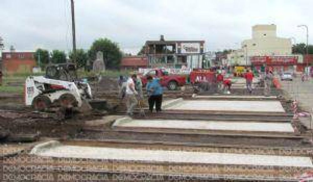 Siguen los trabajos en el paso a nivel de Rivadavia