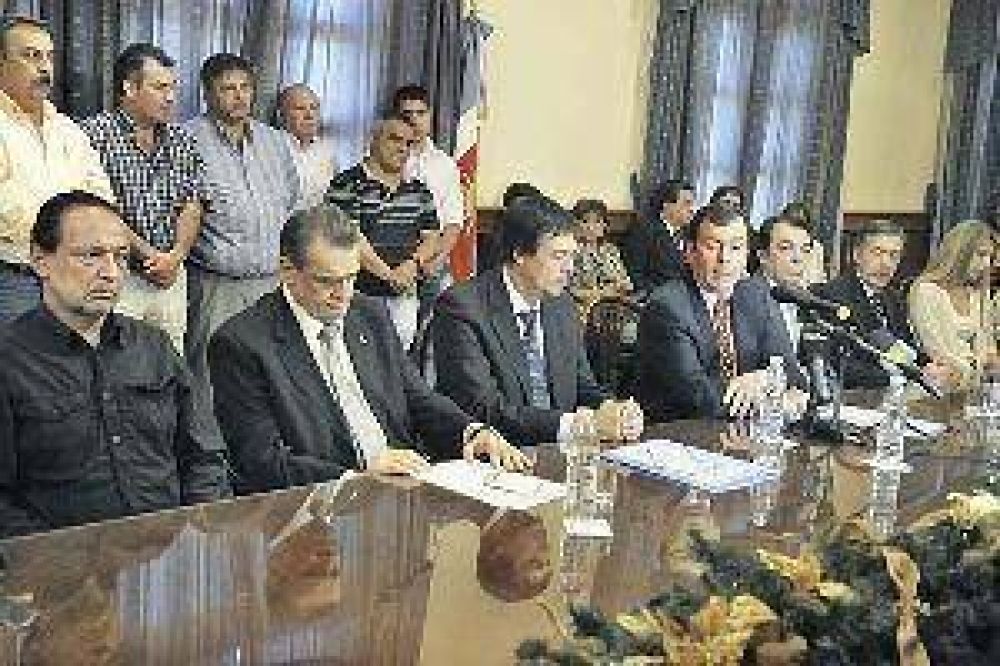 Zamora firm convenio para dar inicio a obras en ruta 5 por $ 400 millones